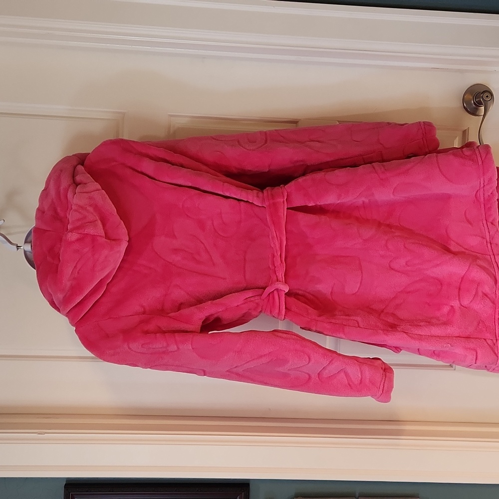 Colsie Hooded Short Robe with Matching Socks - Picture 4 of 6